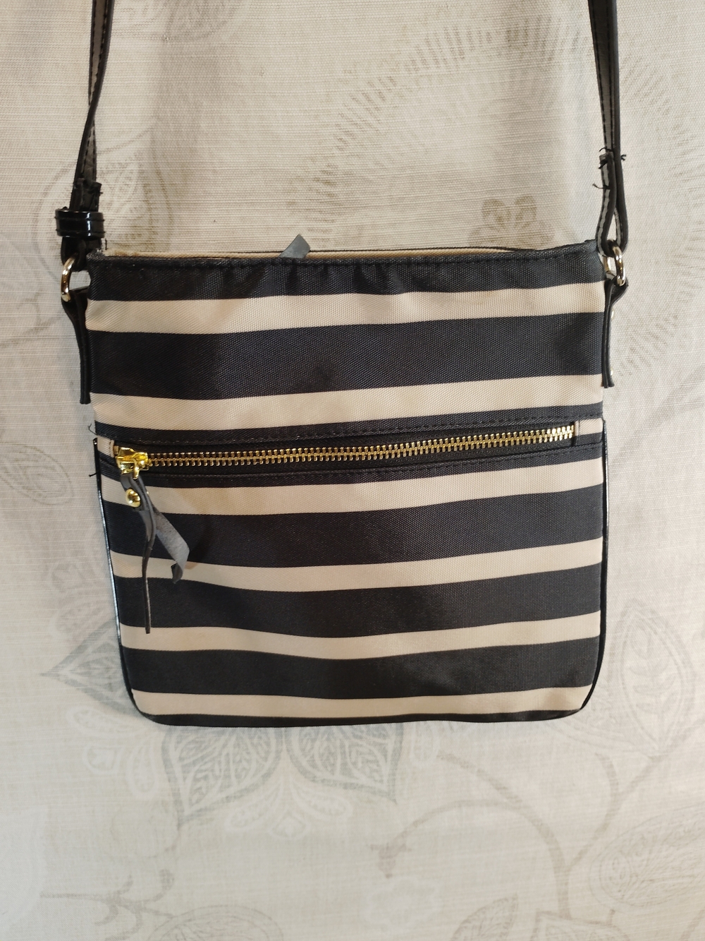 Mixedbag Striped Black and Cream Crossbody Shoulder Bag with Front & Top Zipper